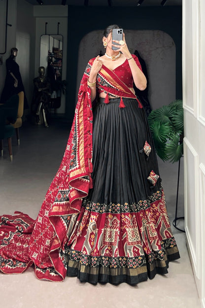Patola-Inspired Ruby & Onyx Traditional Set